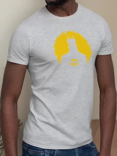 Remera Batman En La Oscuridad Silueta Amarilla Caballero