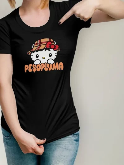 Remera Peso Pluma Colaboracion Hello Kitty Artista