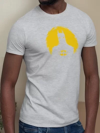 Remera Batman En La Oscuridad Silueta Amarilla Caballero